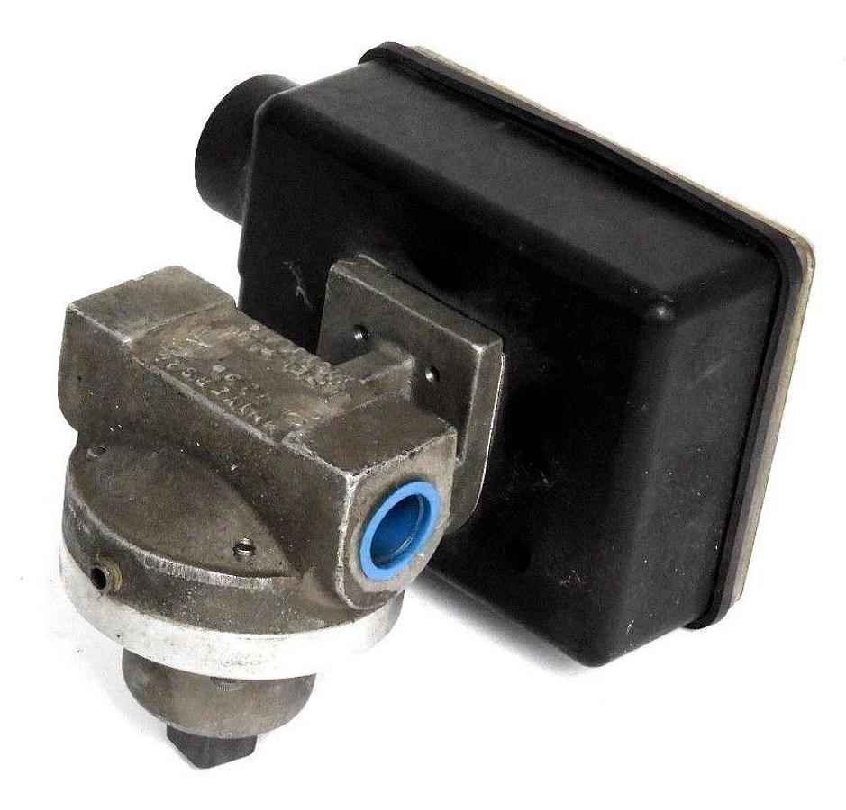 Used UNIVERSAL FLOW MONITORS 33174 FLOW METER SN-DSF1/2G-4-1100V.86-1WL-HT-.1D