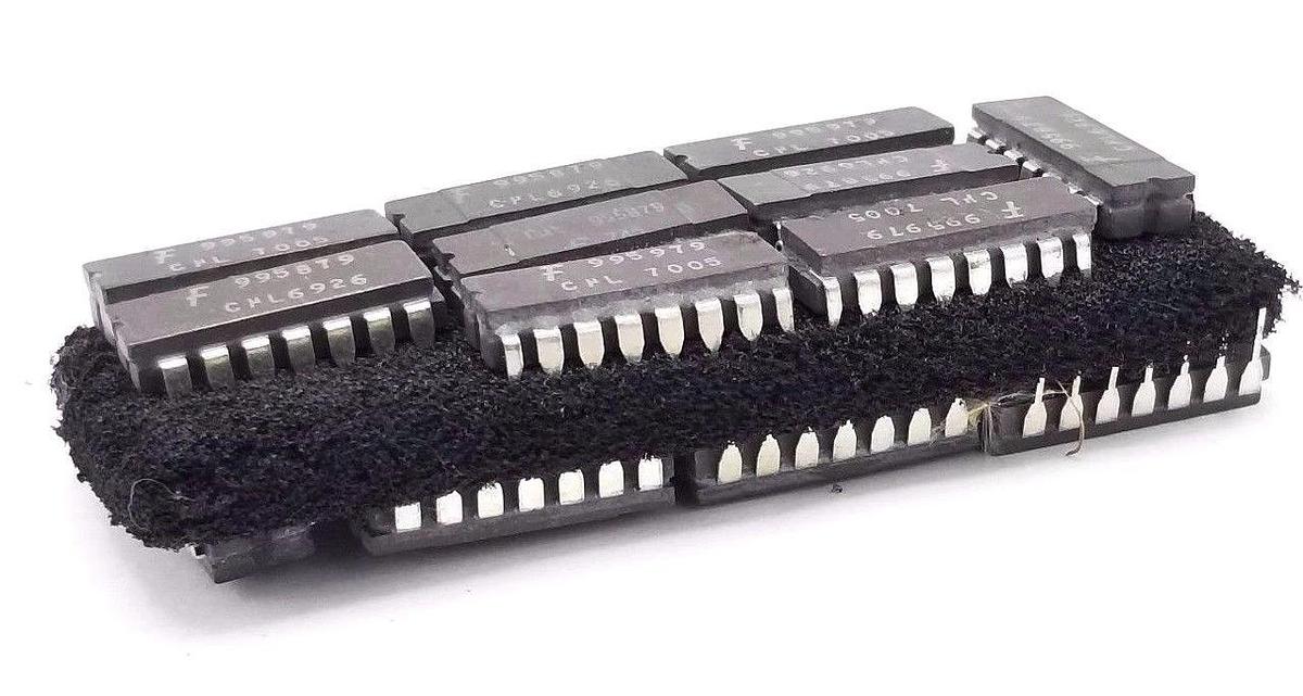 LOT OF 19 NEW GENERIC 995979 CHIPS 14-PIN