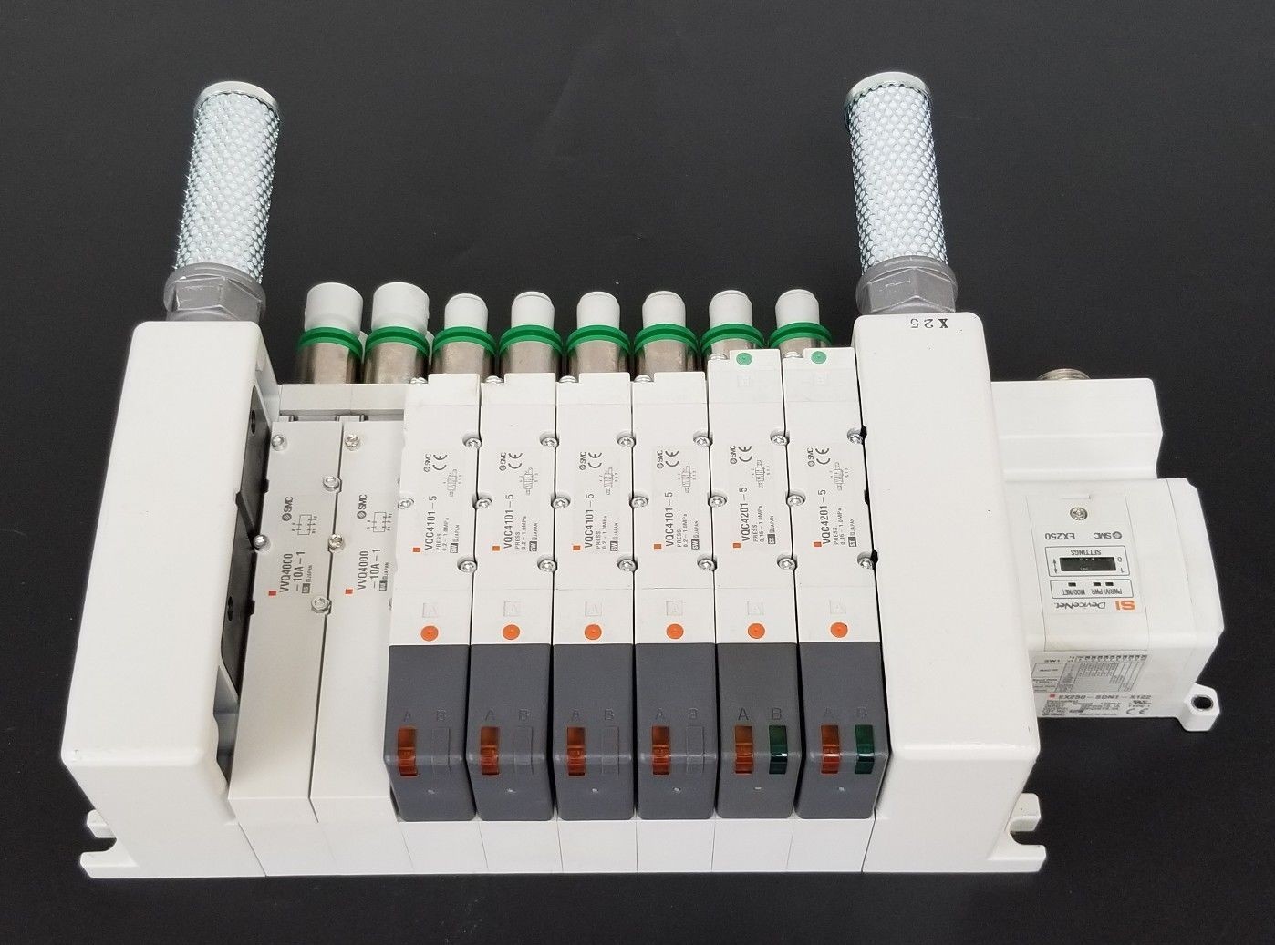 Used SMC VV5QC41-08C12FSDQN0-X25 VALVE MANIFOLD W/ EX250-SDN1-X122 I/O SI UNIT
