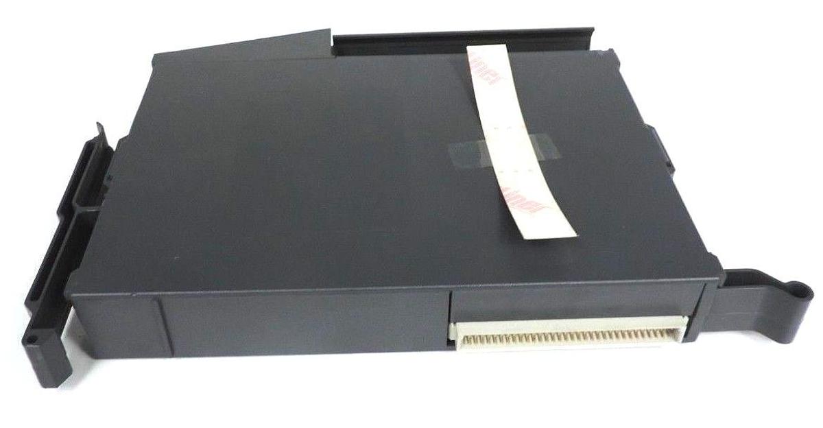 Used GIDDINGS & LEWIS 502-03605-00R2 INPUT MODULE PIC900 14-30VDC 5020360500R2