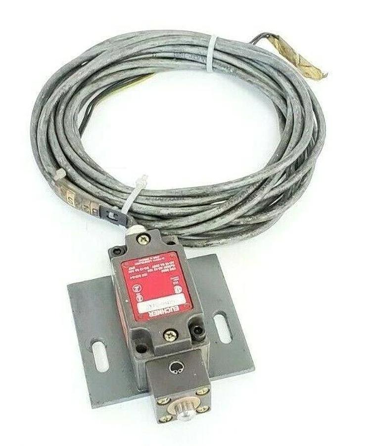 Used EUCHNER NZ1WO-511 SAFETY INTERLOCK LIMIT SWITCH NZ1W0511 NZ1WO511