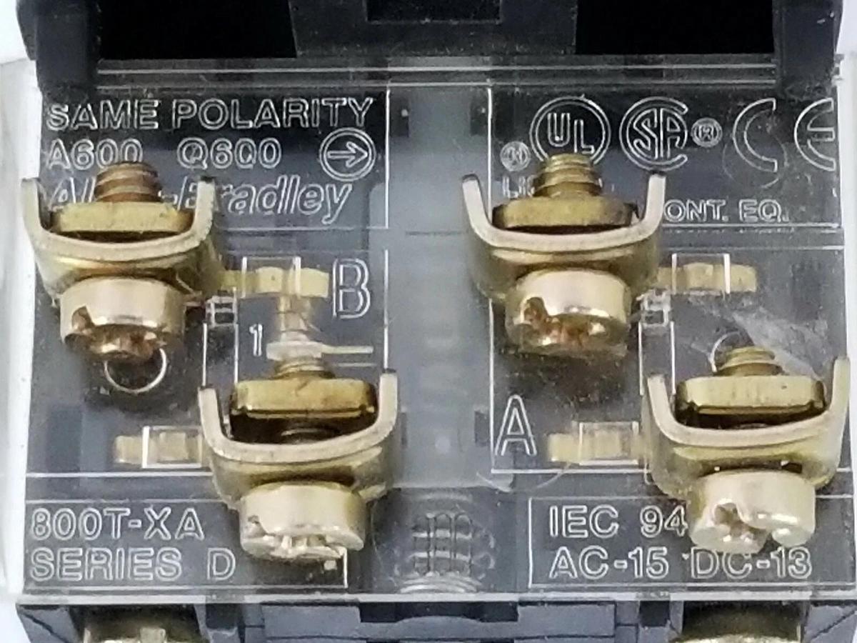 Used ALLEN BRADLEY 800T-PB16 PUSHBUTTON 800TPB16 SER. T 120V W/ 800T-XA SER. D