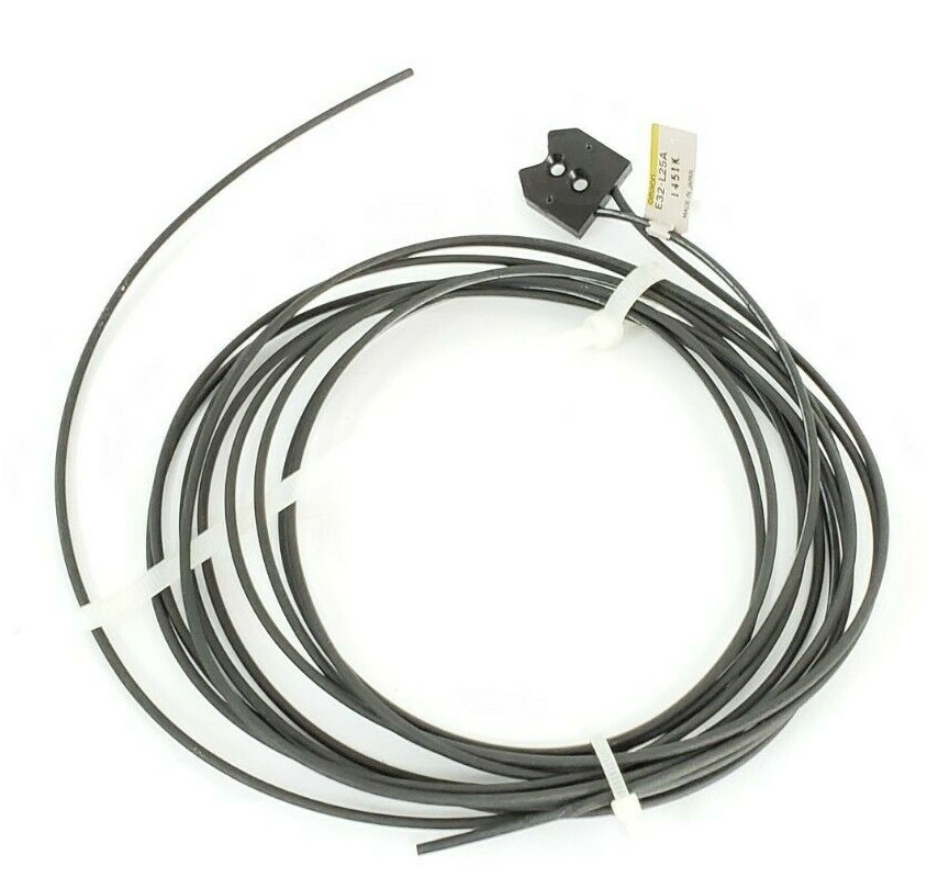 Used NEW OMRON E32-L25A EDGE SENS RT ANGL MOUNT, E32L25A