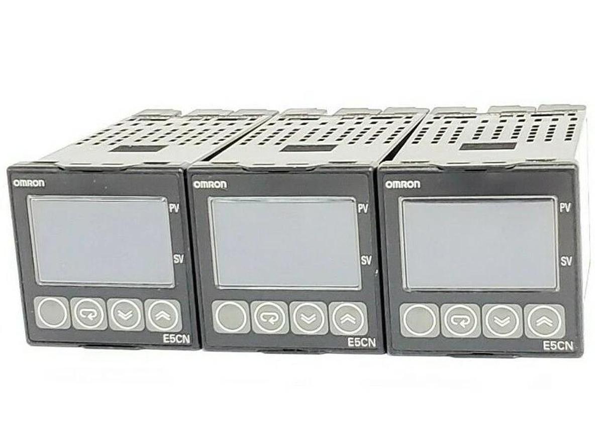 Used LOT OF 3 OMRON E5CN-Q2HBT TEMPERATURE CONTROLLERS E5CNQ2HBT