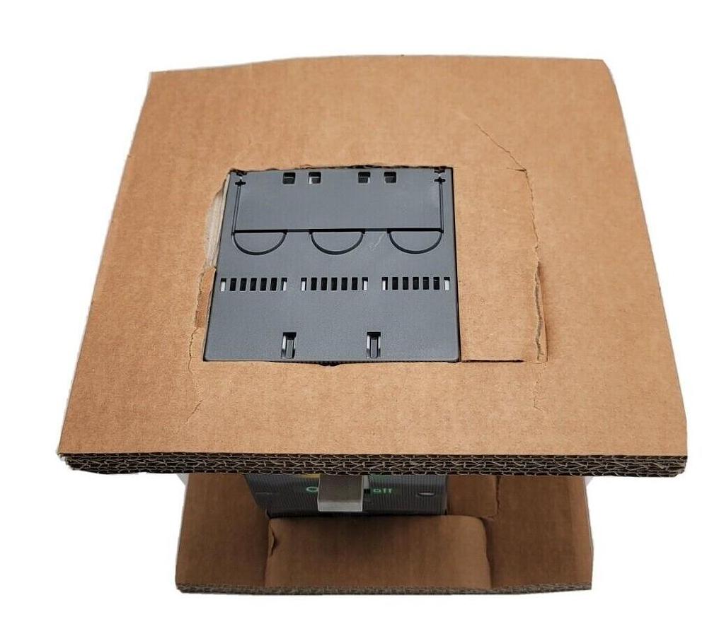 Used NEW ABB SACE TMAX T4 L-D 250 CIRCUIT BREAKER 1SDA063284R1 W/ ACCESSORIES