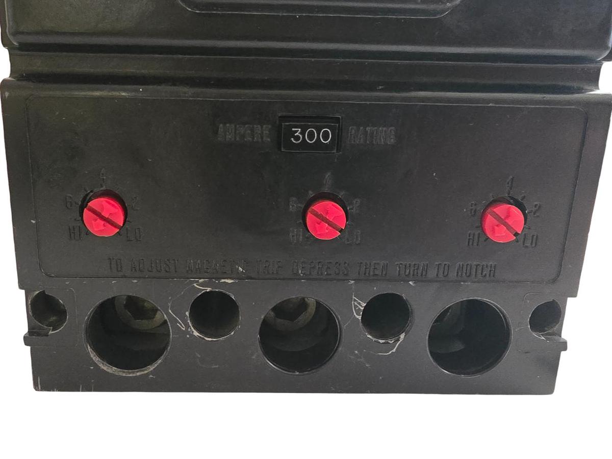 Used EATON WESTINGHOUSE LB3400F CIRCUIT BREAKER 3P 400A 5680D03G08 w/ 300A TRIP NSNP