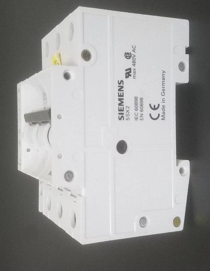 Used SIEMENS 5SX23 CIRCUIT BREAKER 5SX23D6, 400V, 6A, 3P W/ 5SX9100-HS CONTACT BLOCK
