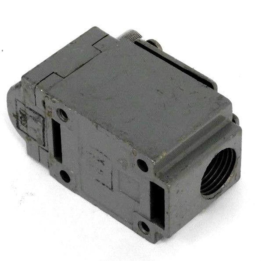 Used SQUARE D 9007-B51C SER.A LIMIT SWITCH 9007B51C