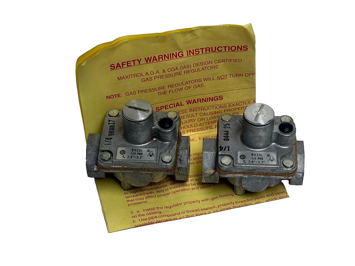 Lot of 2 Maxitrol RV20L Gas Pressure Regulator 1/4" NPT 1/2 PSIG 2.8"-5.2" WC