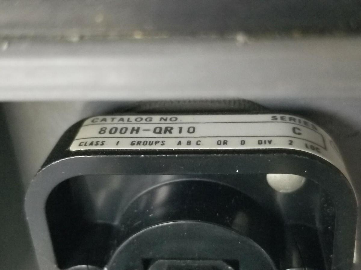 Used ALLEN BRADLEY 800H-2HAF4R PUSHBUTTON ASSEMBLY SER. C 800H-QR10 800H2HAF4R