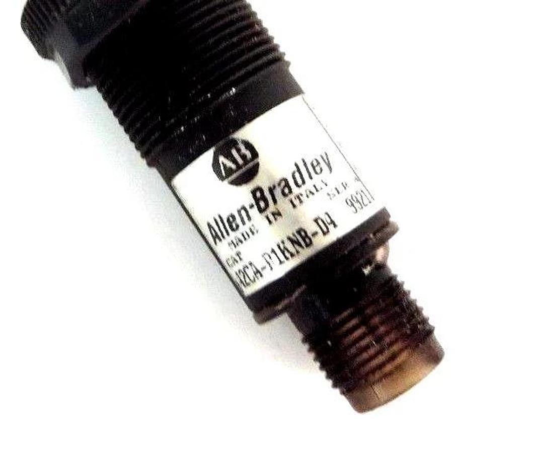 Used ALLEN BRADLEY 42CA-R1KNB-D4 SENSOR 42CAR1KNBD4, SER. A W/ NUTS