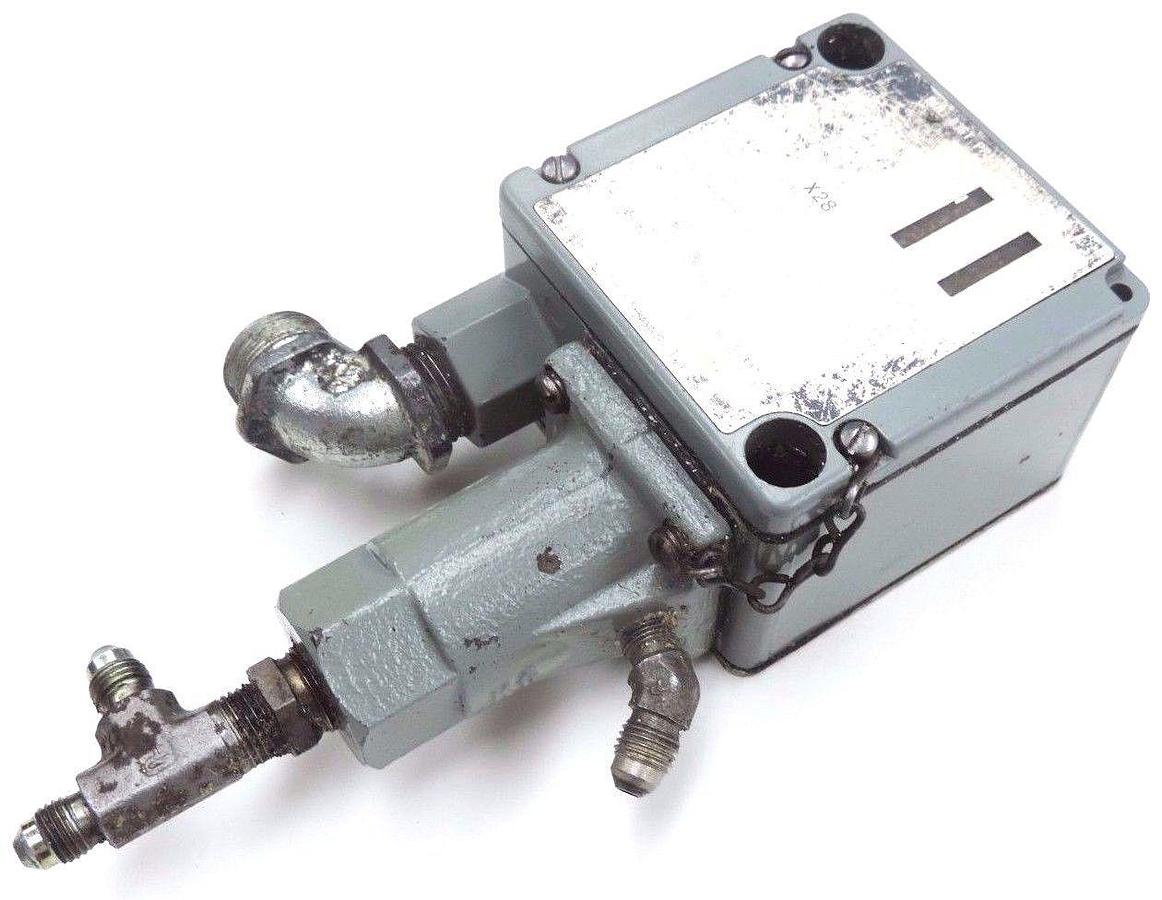 Used ALLEN BRADLEY 836T-T353JX28, SER. A PRESSURE CONTROL SWITCH 600VAC MAX 5A MAX