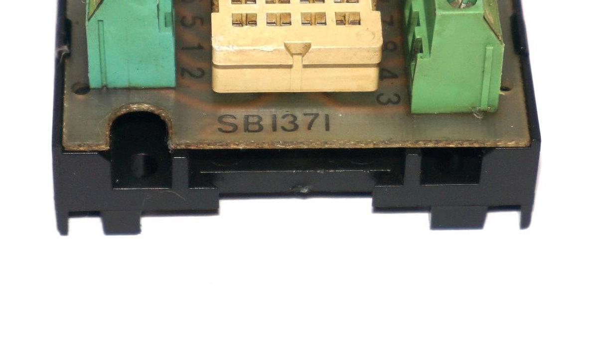 Used MURRELEKTRONIK SB1371 RELAY SOCKET MODULE