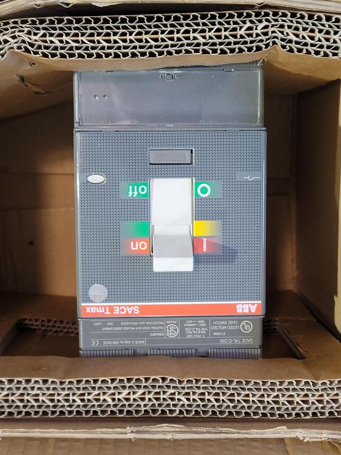 Used NEW ABB SACE TMAX T4 L-D 250 CIRCUIT BREAKER 1SDA063284R1 W/ ACCESSORIES