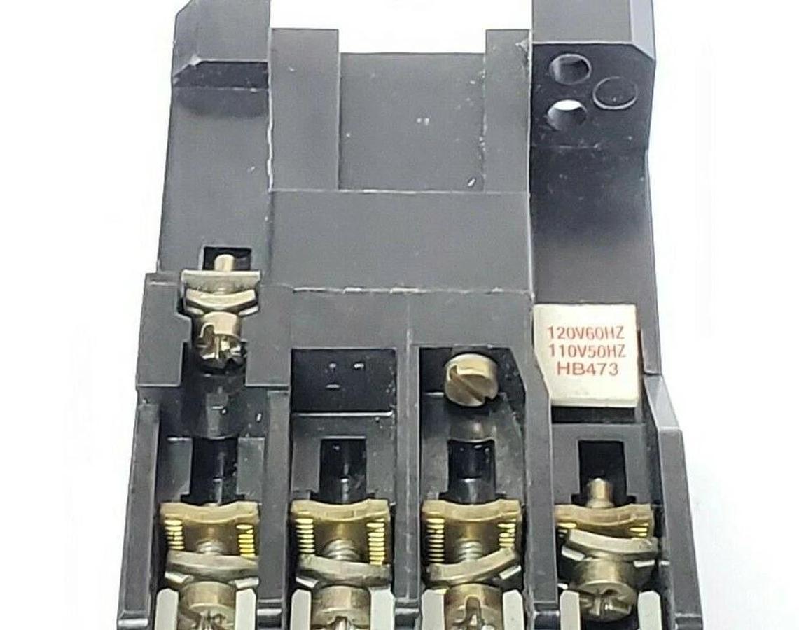Used ALLEN BRADLEY 100-A18ND3 CONTACTOR, SERIES C, 18A, 3P, 110/120VAC, 100A18ND3