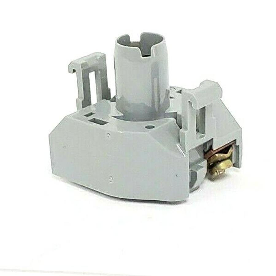 Used EAO 704.950.0 LAMP SOCKET 380V/2.4W