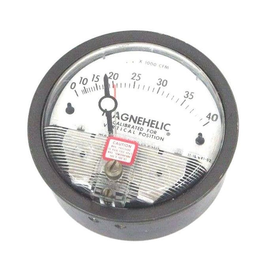 Used DWYER 12-166981-00 MAGNEHELIC PRESSURE GAUGE 15 PSIG MAX, 0-140, 1216698100