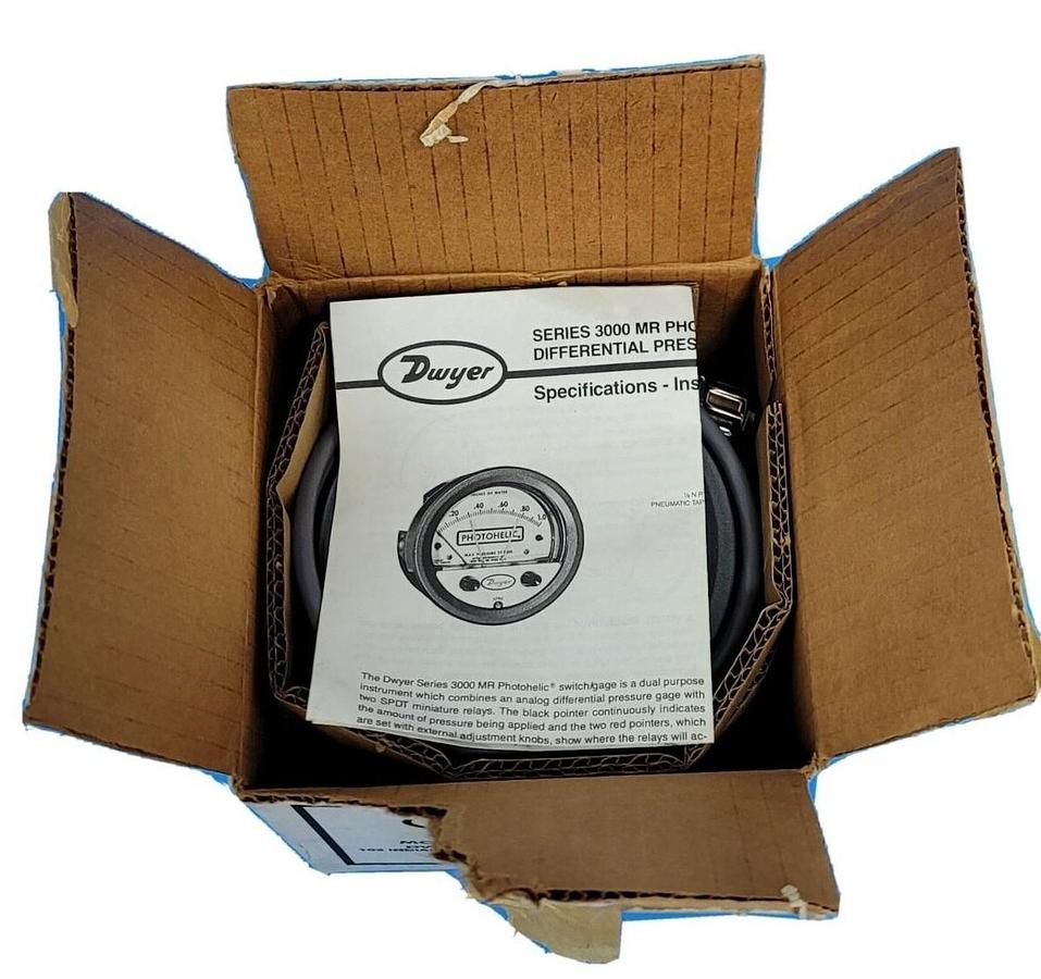 Used NEW DWYER 3000-0MR PHOTOHELIC PRESSURE GAUGE 3000MR 3000-OMR 3000OMR
