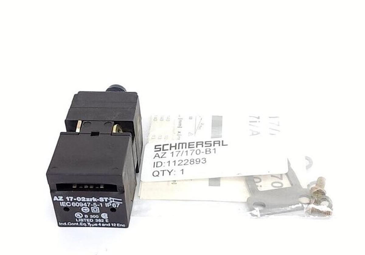 Used NEW SCHMERSAL AZ 17-02ZRK-ST SAFETY SWITCH W/ AZ 17/170-B1 KEY