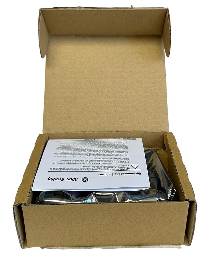 Used ALLEN BRADLEY 1769-OB16 /B CompactLogix 16-PT SOURCING OUTPUT MODULE 24VDC NSMP