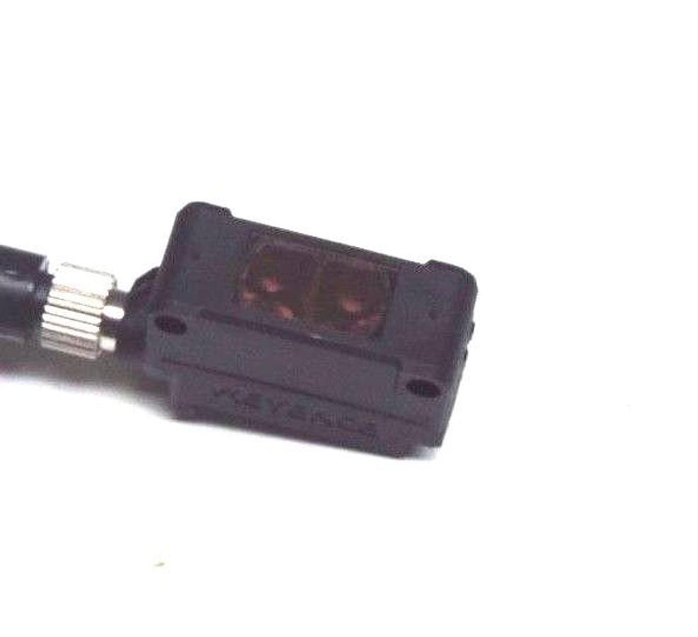 Used KEYENCE PZ-G51CT PHOTOELECTRIC TRANSMITTER W/ PZ-G51CPR PHOTOELECTRIC RECEIVER