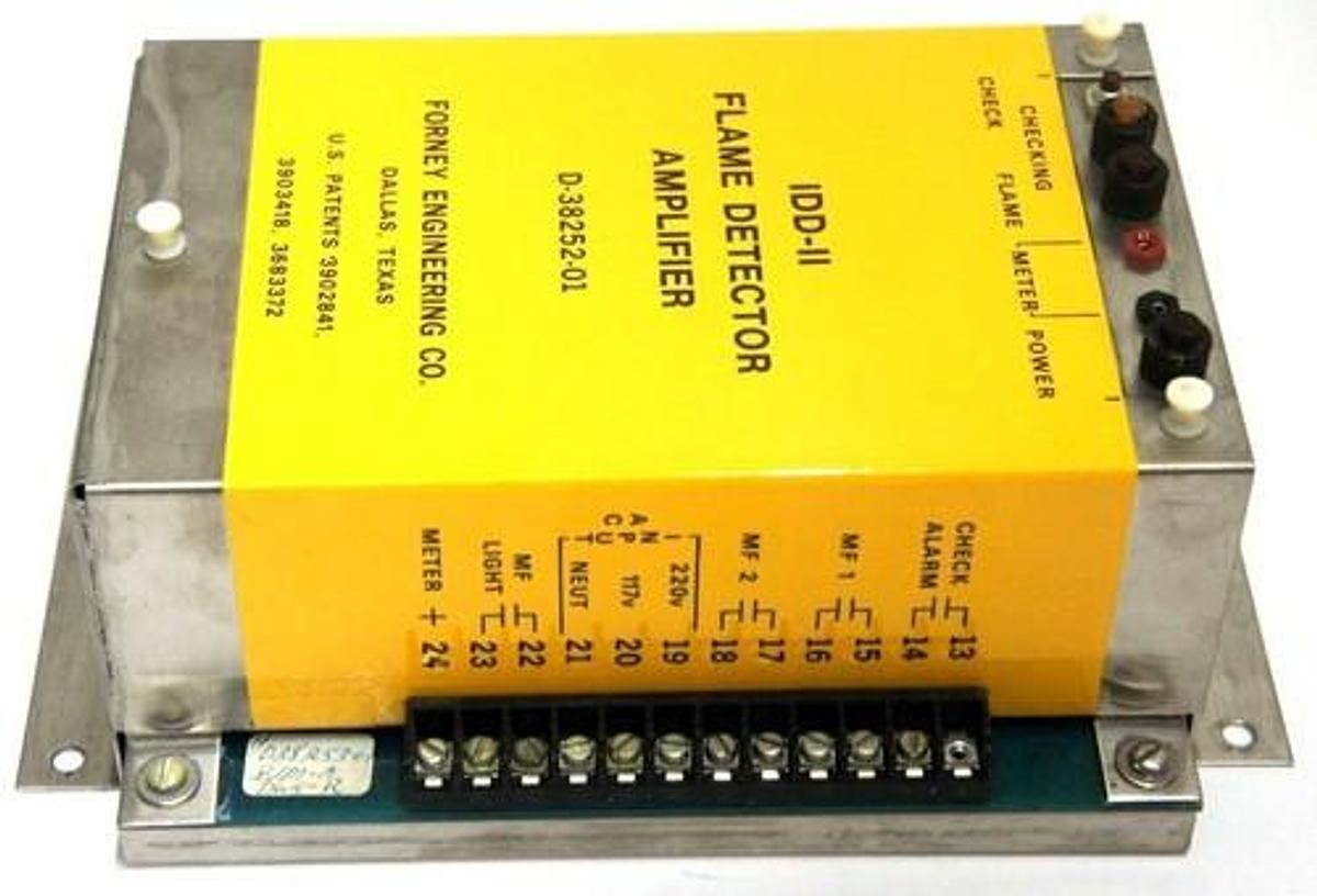 Used FORNEY IDD-II FLAME DETECTOR AMPLIFIER D-38252-01 D3825201