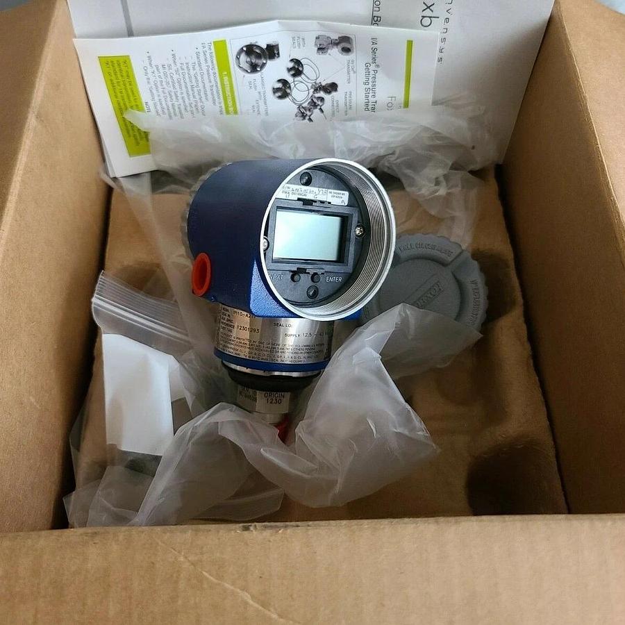 NEW FOXBORO IPI10-A21F / IPI10A21F PRESSURE TRANSMITTER W/ MOUNTING HARDWARE