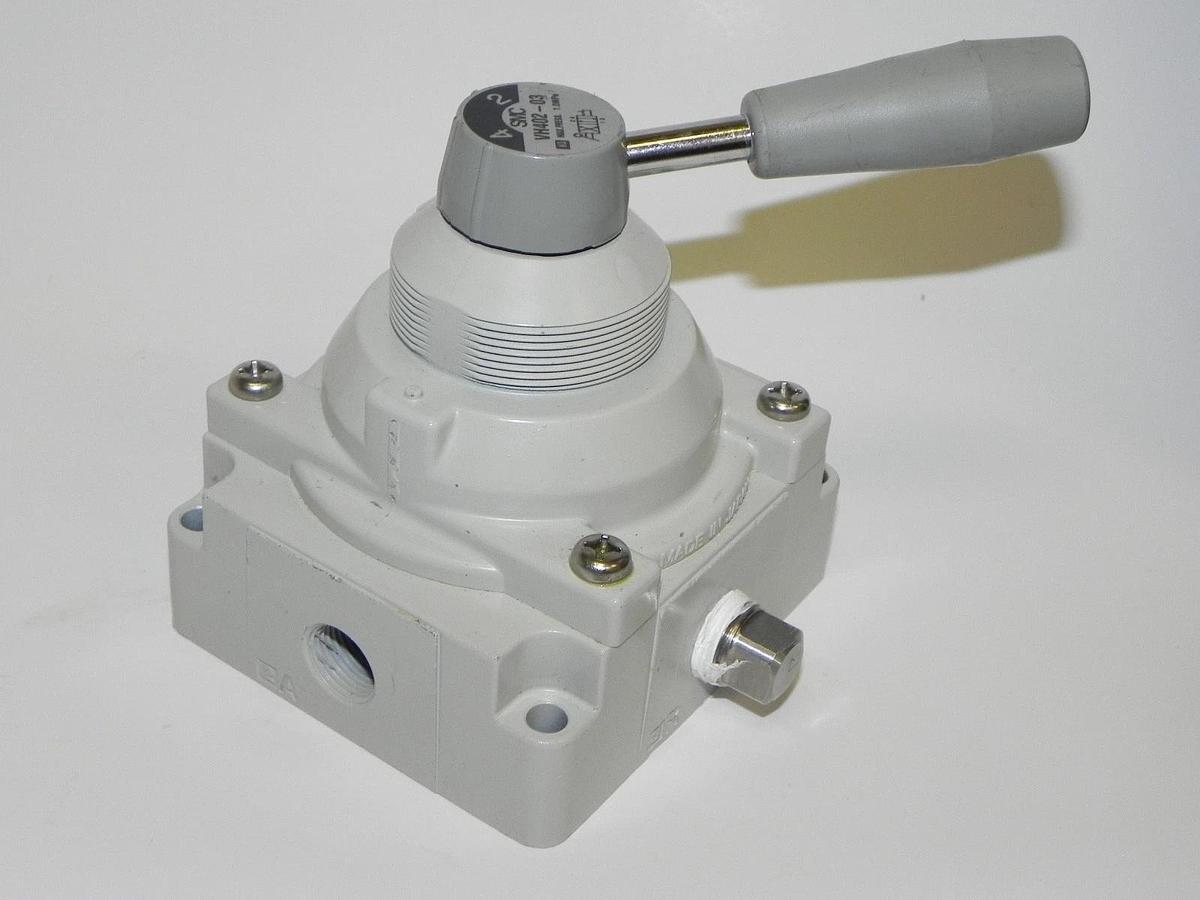 Used SMC VH402-03 HAND VALVE 3/8"