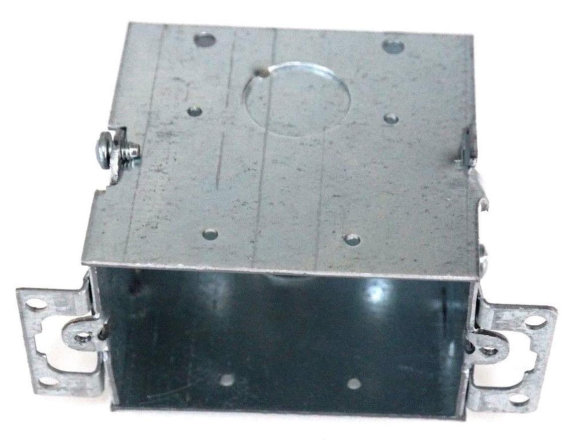 Used BOX OF 25 NEW COOPER CROUSE-HINDS TP676 GANGABLE SWITCH BOXES 2-3/4" DEEP