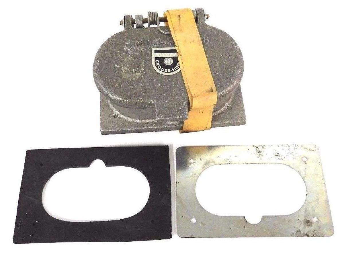Used CROUSE HINDS X8658-3 FEMALE RECEPTACLE X86583