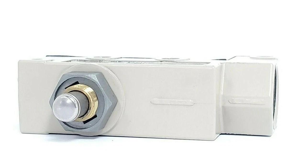 Used OMRON ZE-Q-2S LIMIT SWITCH ZEQ2S, 10A 250VAC