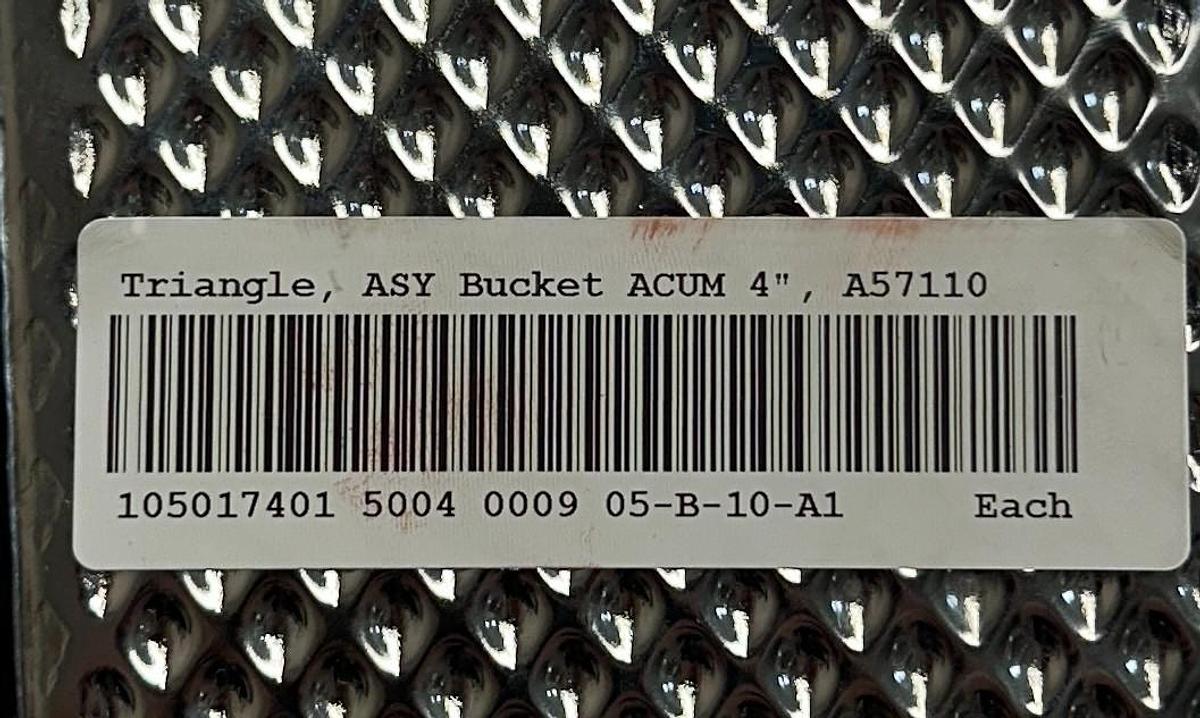 Used TRIANGLE 05-B-10-A1 / A57110 / 105017401 OEM ASY BUCKET ACUM 4'' PACKAGING NSNP