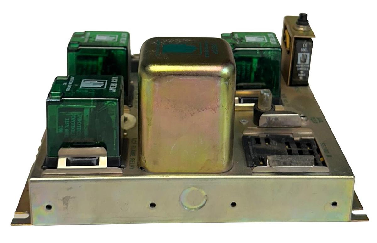 Used PROTECTION CONTROLS 6642-VBNR / 6642VBNR PROTECTOFIER FLAME MONITOR 117VAC USNP