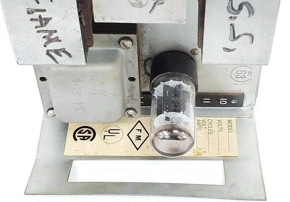 Used HONEYWELL MODEL 1470 COATING FLAME / BURNER CONTROL UNIT 115V, 60CY, 35VA, N70
