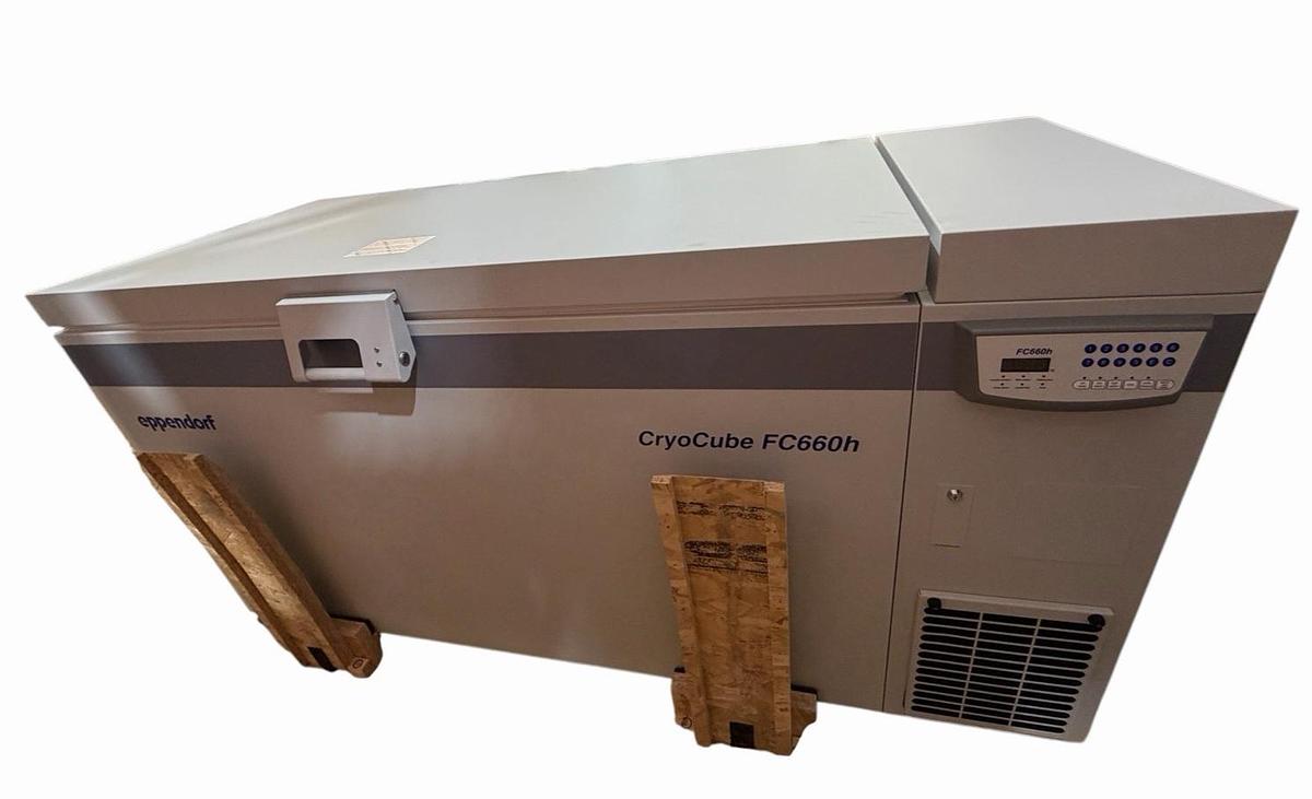 Used EPPENDORF CRYOCUBE FC660C ULTRA-LOW TEMPERATURE FREEZER 660 L (for parts)