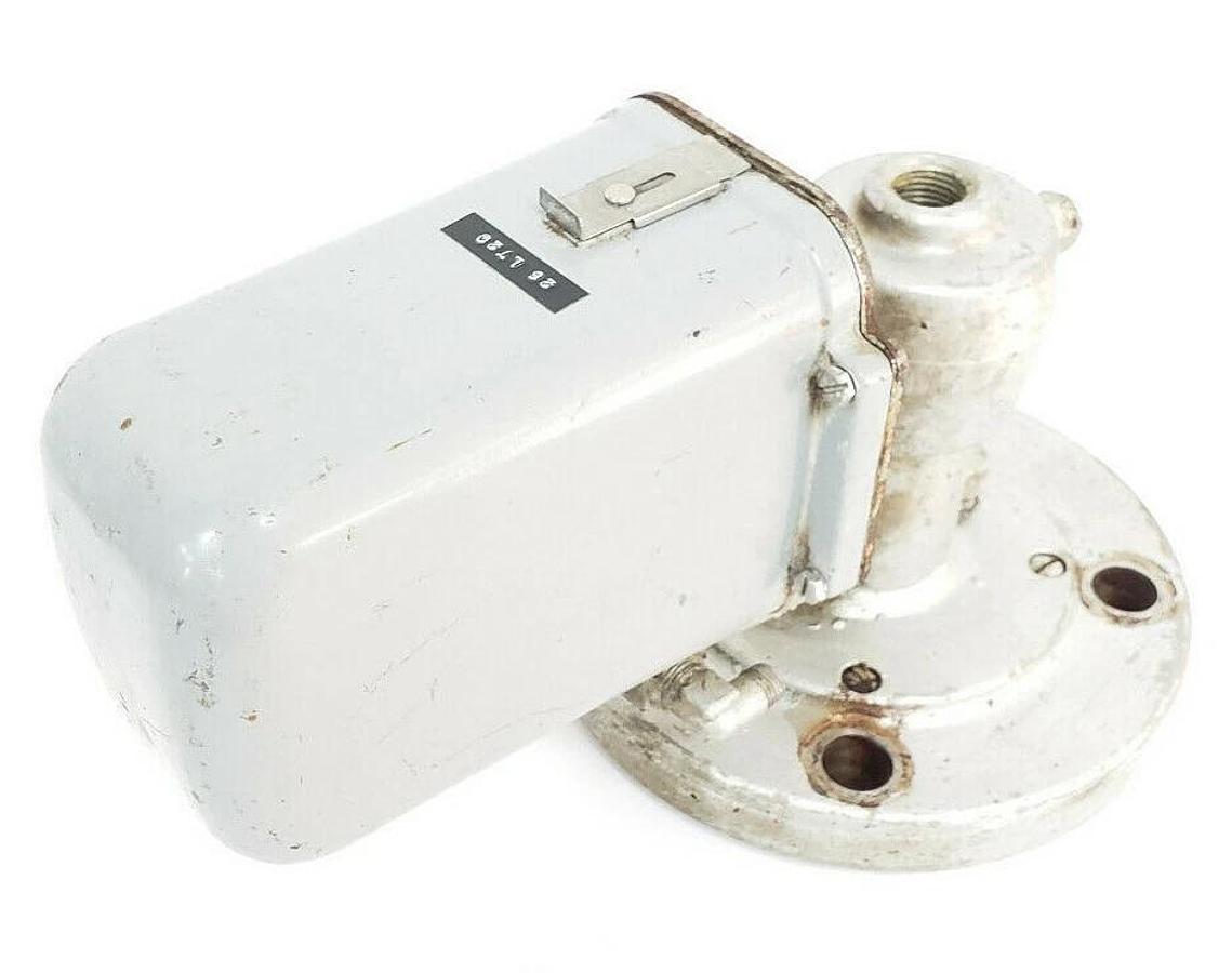 Used FOXBORO 13FEA PNEUMATIC LIQUID LEVEL TRANSMITTER 0-30IN. H2O, 150PSI MWP, 316SS
