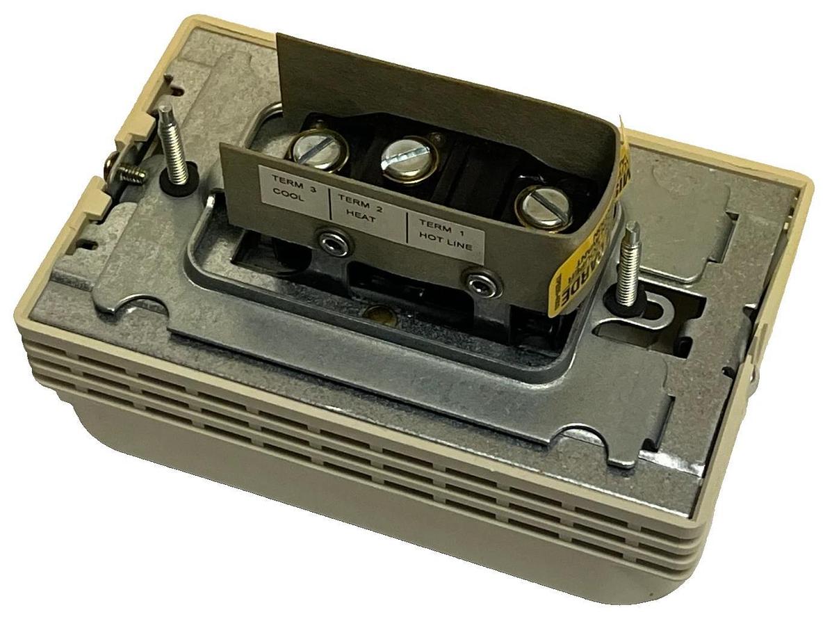 NEW Johnson Controls T26S-18C Thermostat | Line Voltage 120V-277V SPDT Heat/Cool