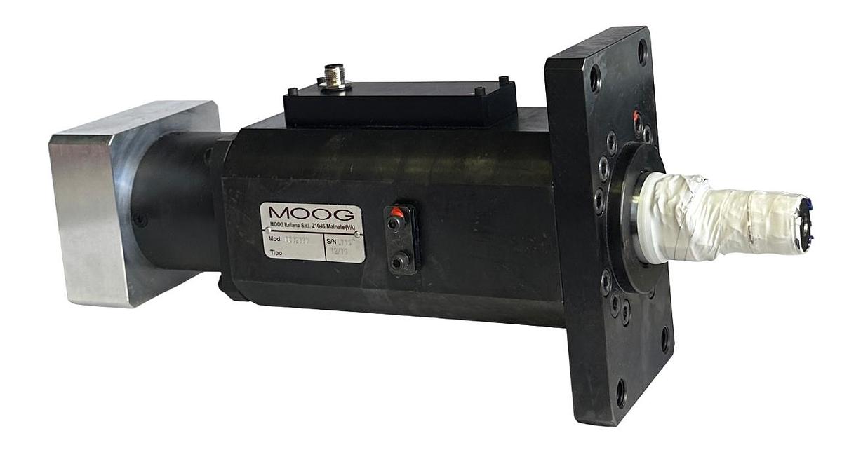 Used NEW MOOG CC32330 SERVO GEARMOTOR / CYLINDER LAGAK1 2925817 CONVERTER