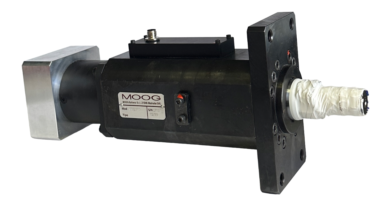 Used NEW MOOG CC32330 SERVO GEARMOTOR / CYLINDER LAGAK1 2925817 CONVERTER