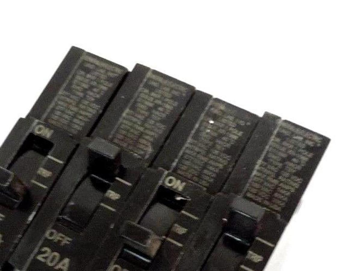 Used LOT OF 4 GENERAL ELECTRIC TEY120 CIRCUIT BREAKERS 1P, 20A, ISSUE XR-1566