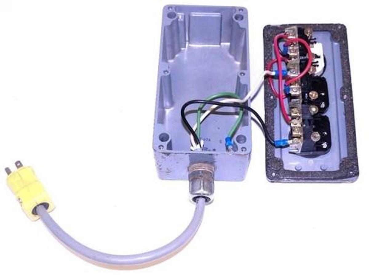 Used ALLEN BRADLEY 800T-3TA PUSHBUTTON STATION W/ HUBBELL PLUG