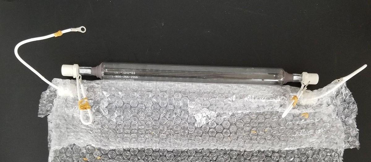 Used LOT OF 2 NEW UV TECH UVT-7841-B3 QUARTZ LAMPS 483339-40, UVT7841B3