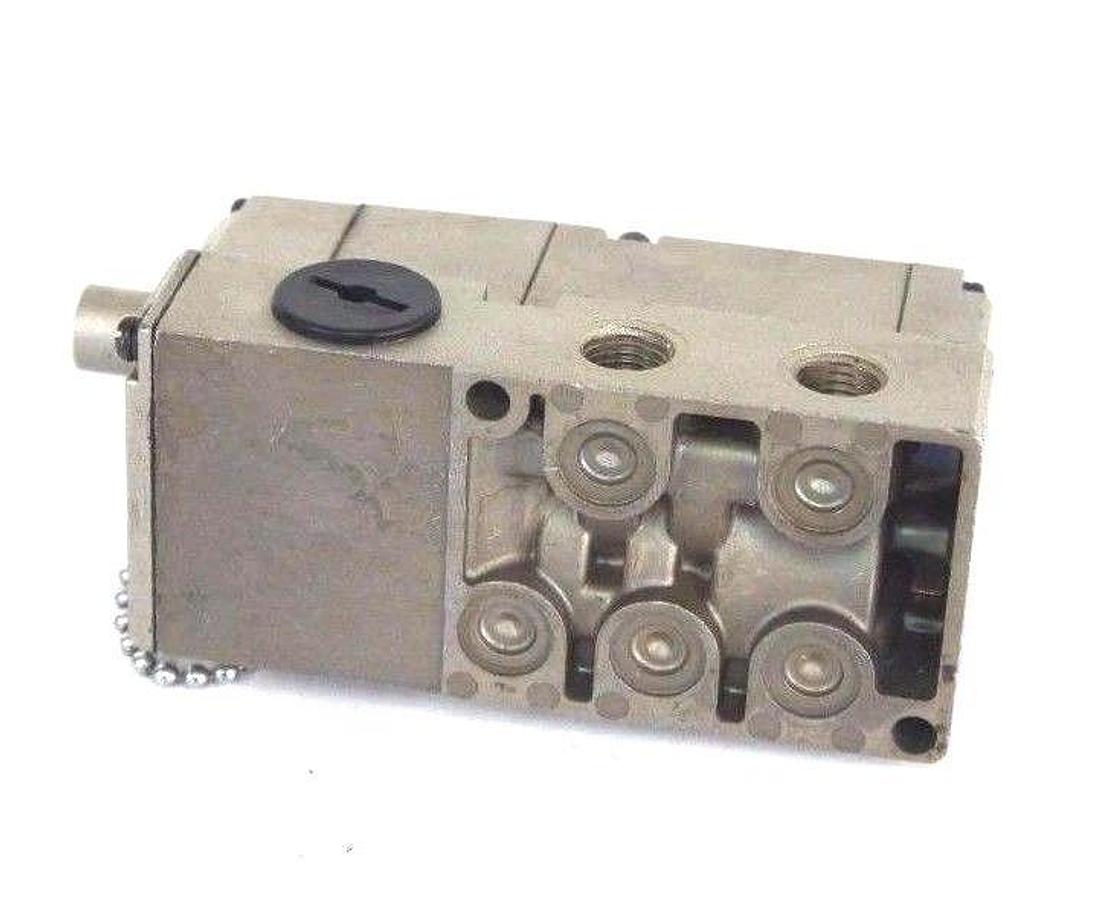 Used SMC SOLENOID VALVE AND MANIFOLD (UNKNOWN PART NUMBER)