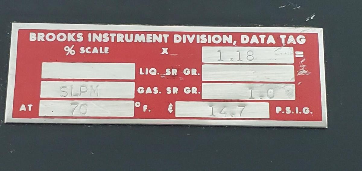 Used BROOKS INSTRUMENTS 1110-08H2B1A SLPM FLOW METER, 0-100% OF MAX FLOW, 111008H2B1A