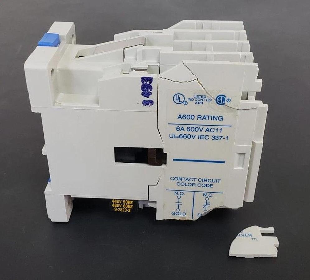 NEW EATON CUTLER-HAMMER D15CR22CB MULTIPOLE RELAY D15CR22 SER. B1 (DAMAGED)