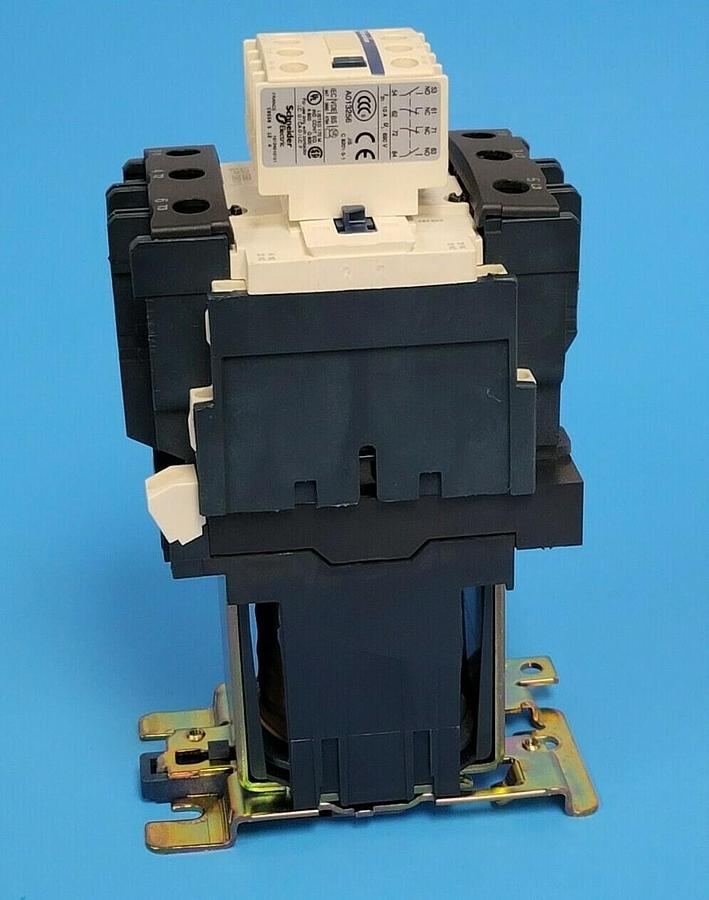 Used TELEMECANIQUE LP1-D8011-BD CONTACTOR 3-POLE 24VDC COIL W/ LADN22