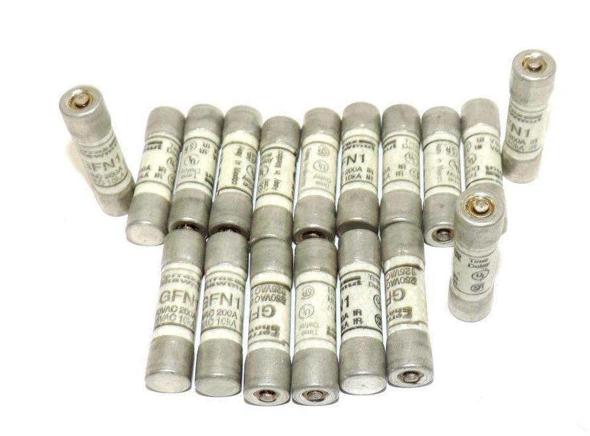 Used LOT OF 18 FERRAZ SHAWMUT GFN1 TIME-DELAY FUSES