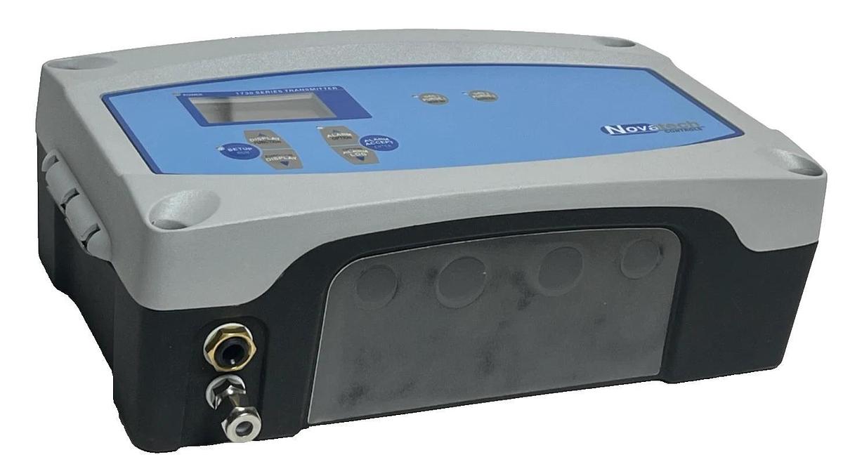Novatech Controls 1735 Water Vapour Transmitter 1730 Ser. 100-240VAC w/ Manuals