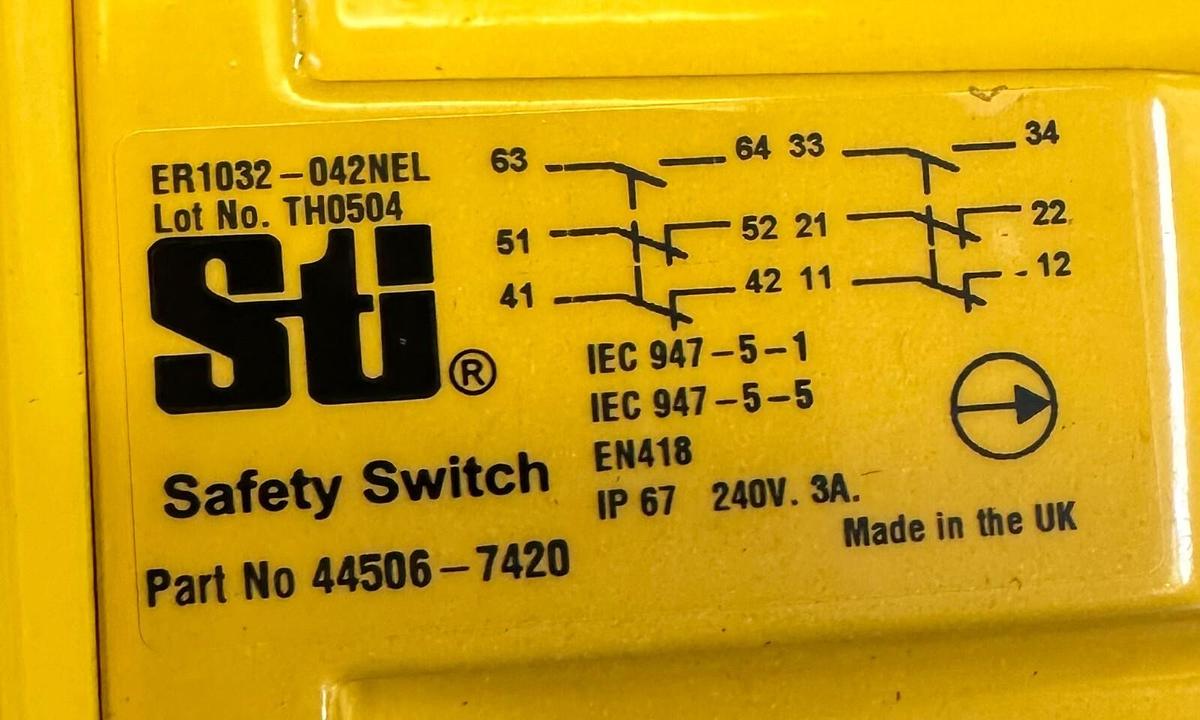 Used NEW STI OMRON ER1032-042NEL / ER1032042NEL EMERGENCY STOP SWITCH 44506-7420