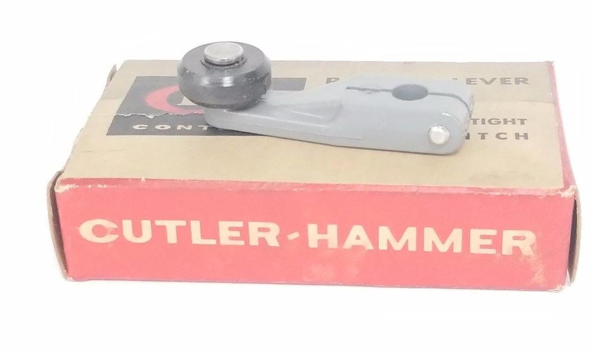 NIB CUTLER-HAMMER 10316H200A NYLON ROLLER ROTARY LEVER